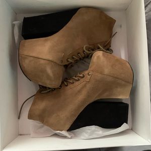 Jeffrey Campbell Freda